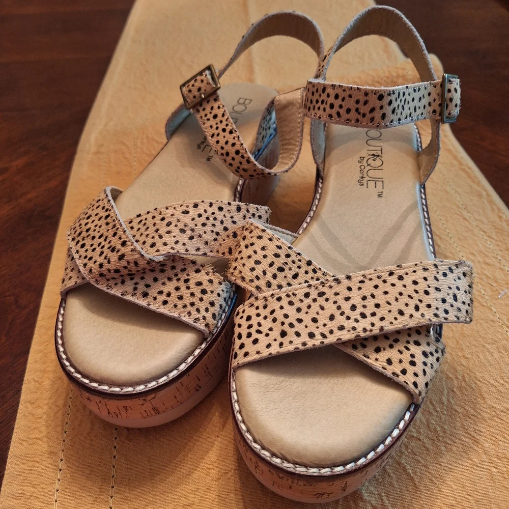 NWOT leather BOUTIQUE BY CORKYS furry platform flatform sandals si…